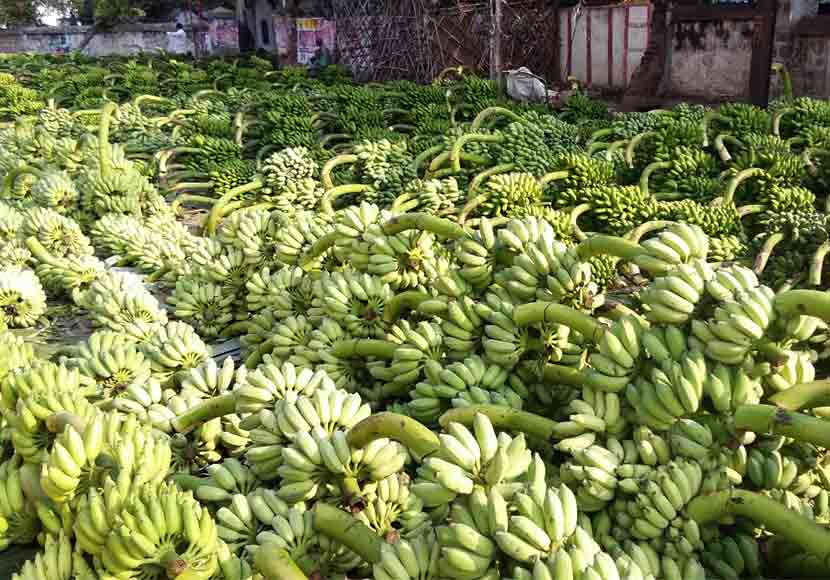 banana-for-sale-in-karur-market